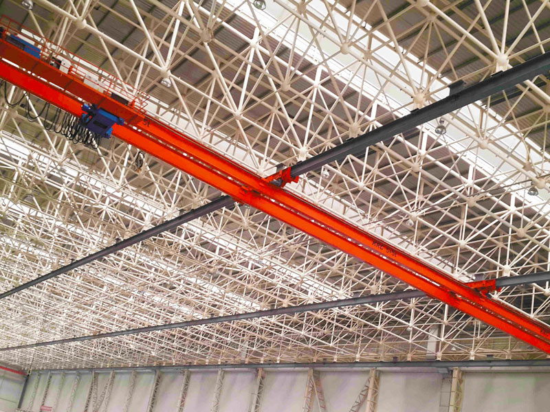 Multi fulcrum electric suspension crane