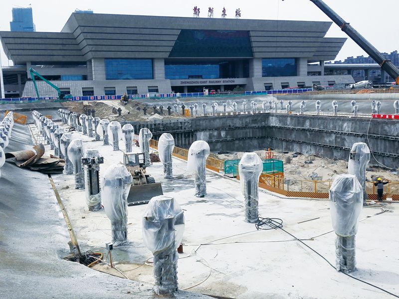 Cross column of steel structure of underground civil air defense project in East Square of Zhengzhou High Speed Railway Station of China Railway 21st Bureau