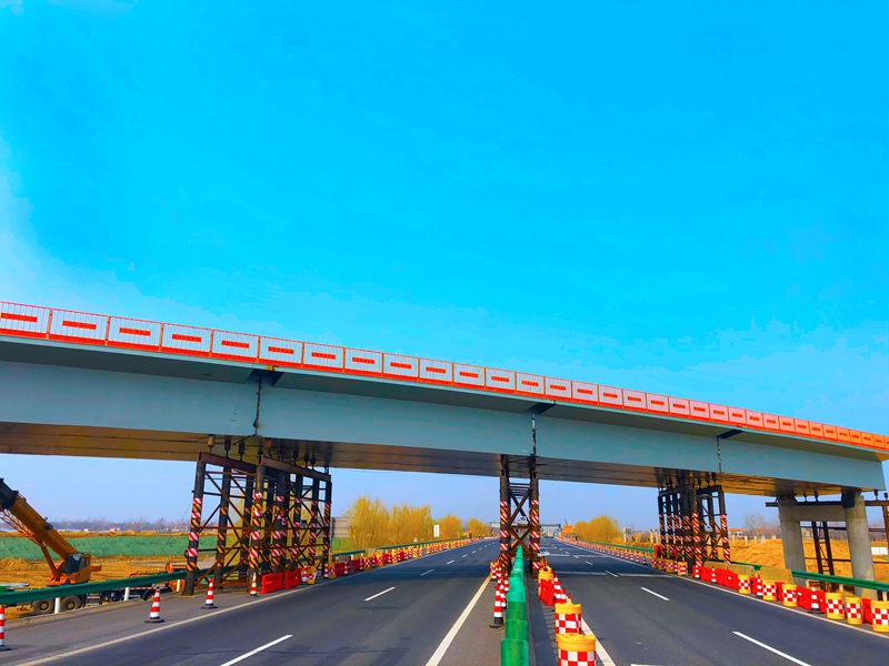 Henan Xinxiang Highway and Bridge Construction Co., Ltd. New Hebao Expressway Interchange Steel Box Girder Project (2100t)